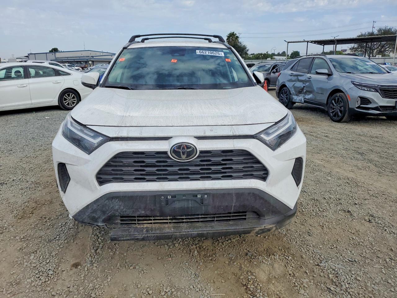 2024 TOYOTA RAV4 XLE — Фото 5 из 13