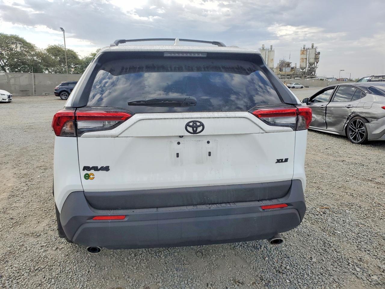 2024 TOYOTA RAV4 XLE — Фото 6 из 13