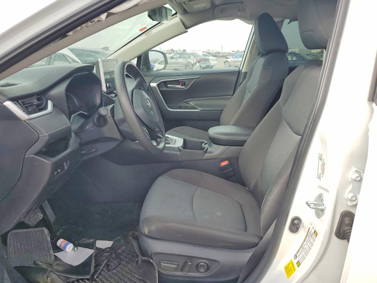 2024 TOYOTA RAV4 XLE — Фото 7 из 13