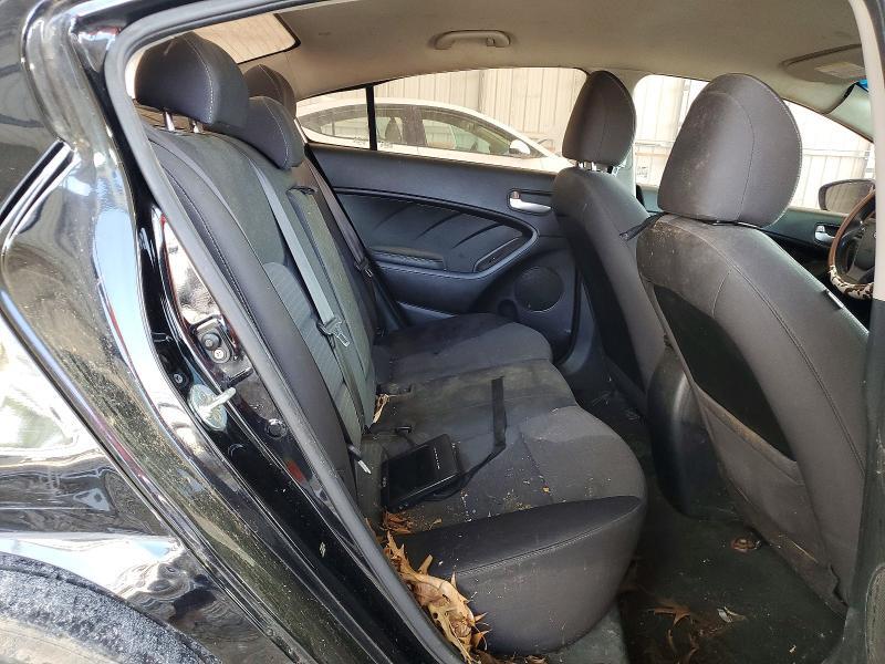 3KPFL4A78JE174931 2018 KIA FORTE photo no. 10