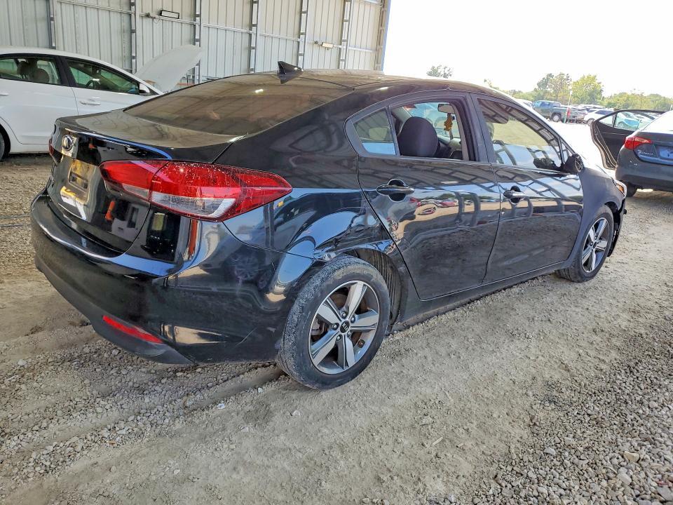3KPFL4A78JE174931 2018 KIA FORTE photo no. 3