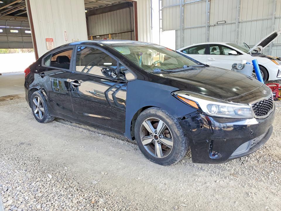 3KPFL4A78JE174931 2018 KIA FORTE photo no. 4
