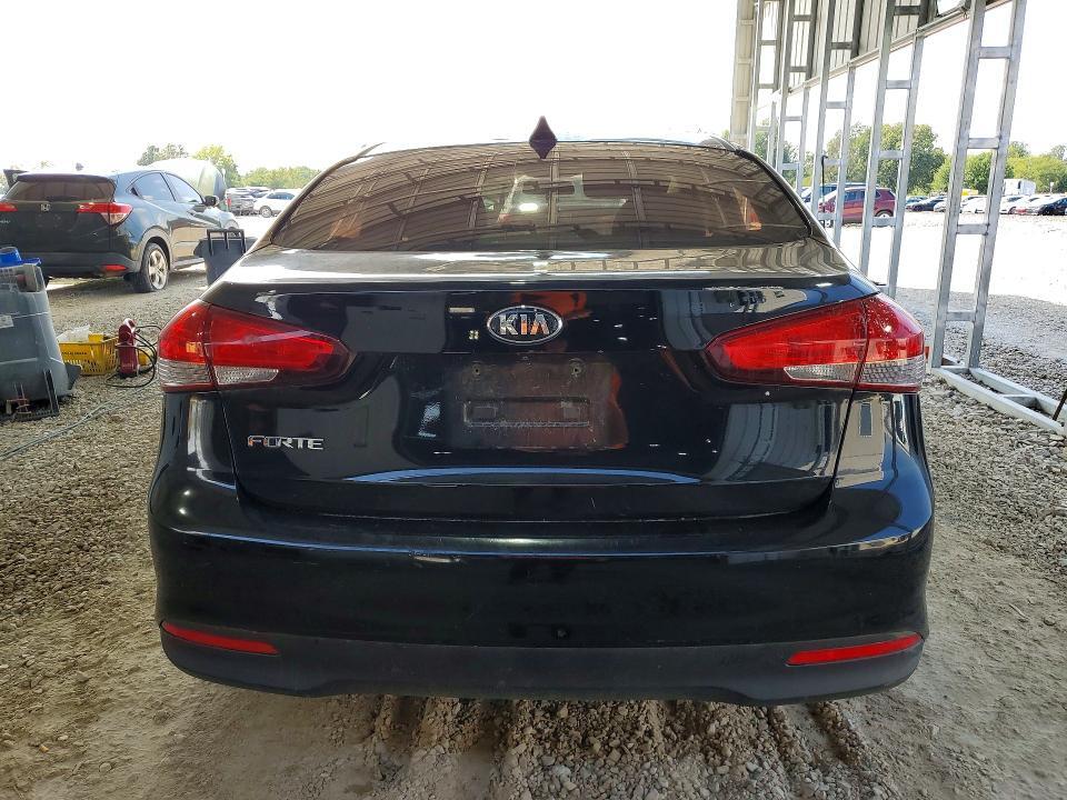 3KPFL4A78JE174931 2018 KIA FORTE photo no. 6