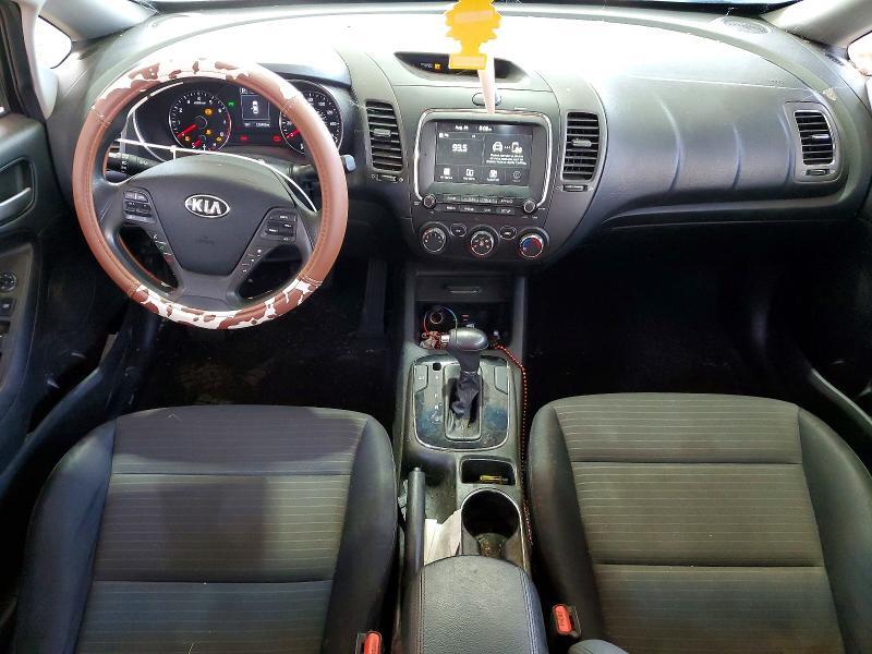 3KPFL4A78JE174931 2018 KIA FORTE photo no. 8