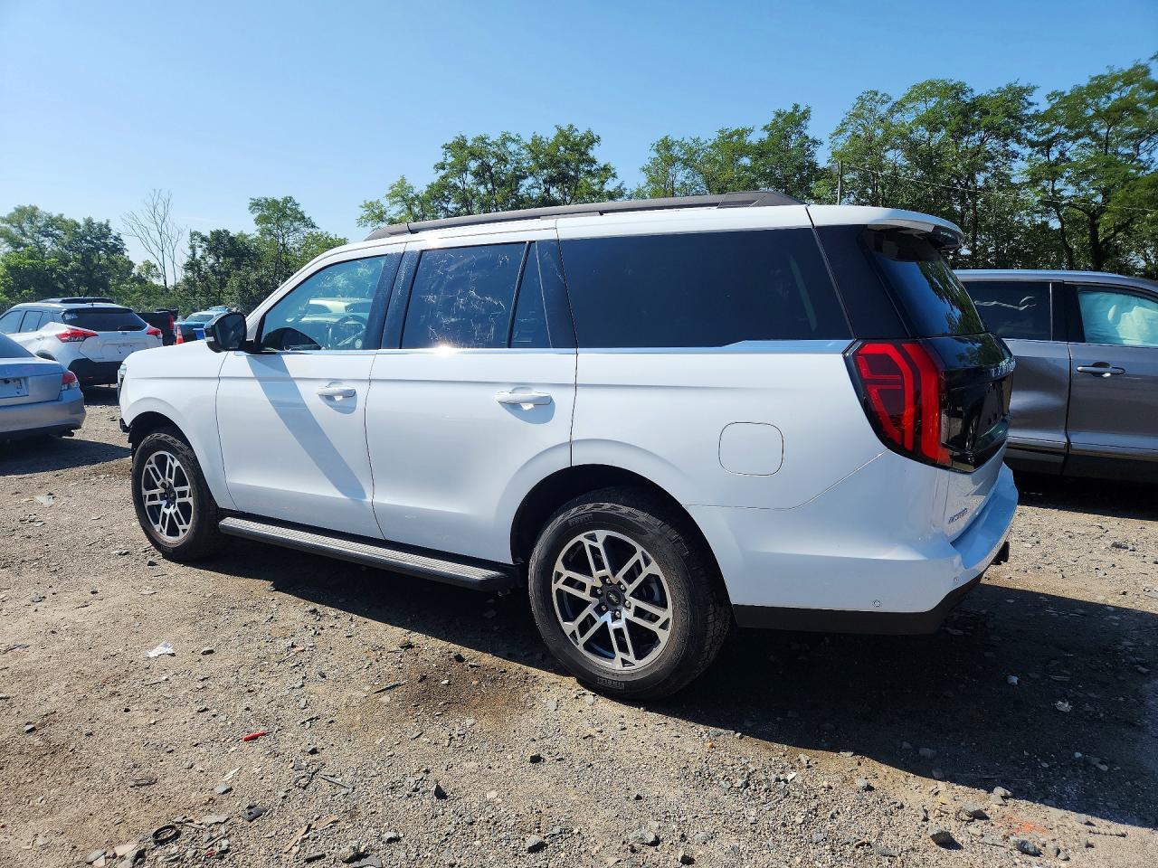 1FMJU1J88SEA23157 2025 FORD EXPEDITION photo no. 2