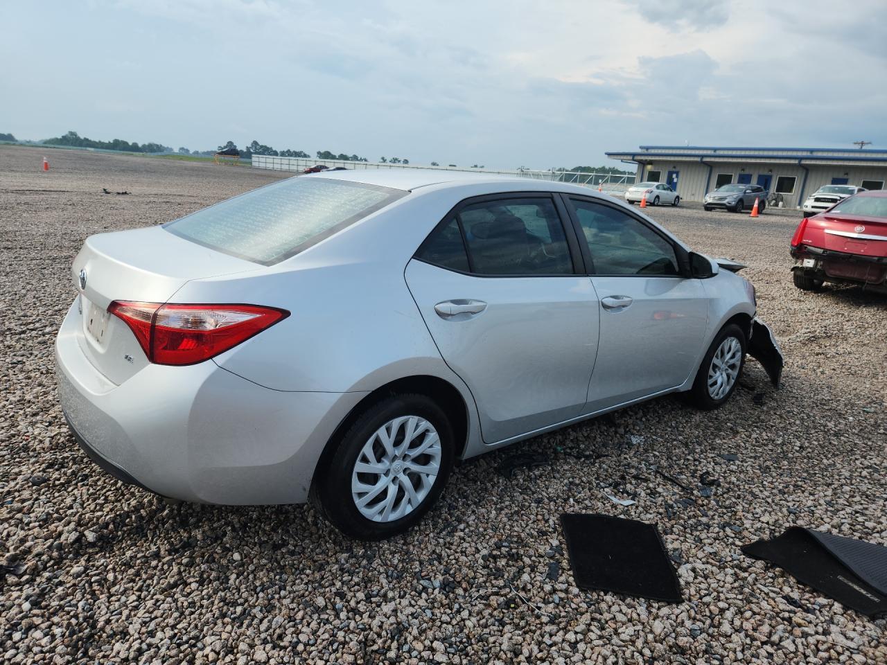 5YFBURHEXJP855653 2018 TOYOTA COROLLA photo no. 3