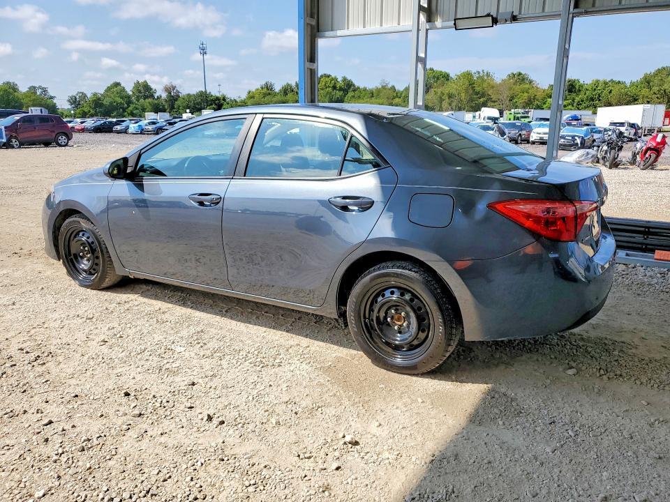 2T1BURHE7JC973398 2018 TOYOTA COROLLA photo no. 2
