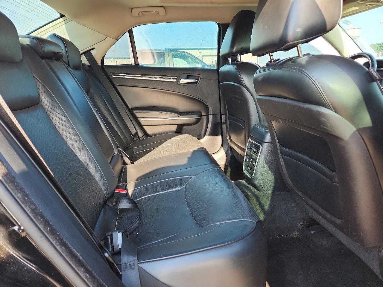 2C3CCAEG3GH135631 2016 CHRYSLER 300C photo no. 10