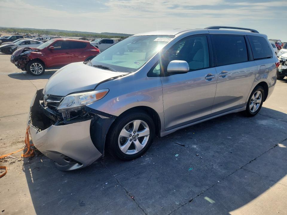 2018 TOYOTA SIENNA 5TDKZ3DC9JS904979