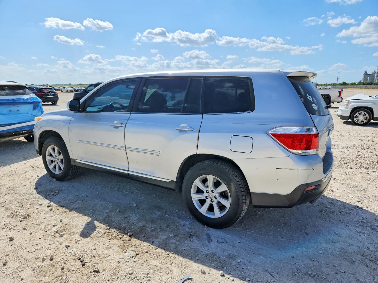 5TDZK3EH1DS101780 2013 TOYOTA HIGHLANDER photo no. 2