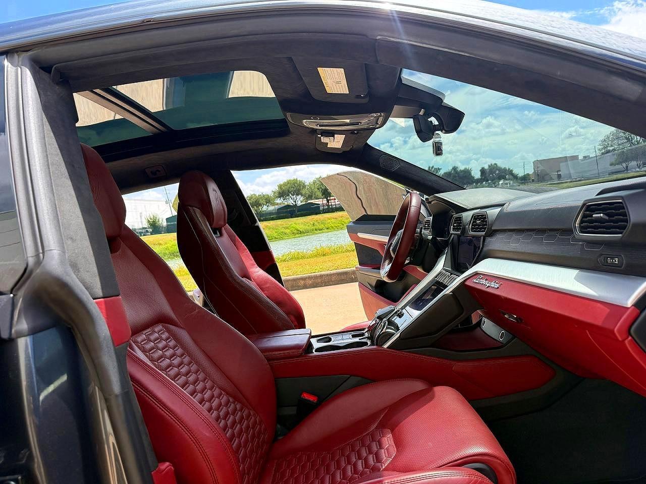 2019 LAMBORGHINI URUS — Фото 5 из 10