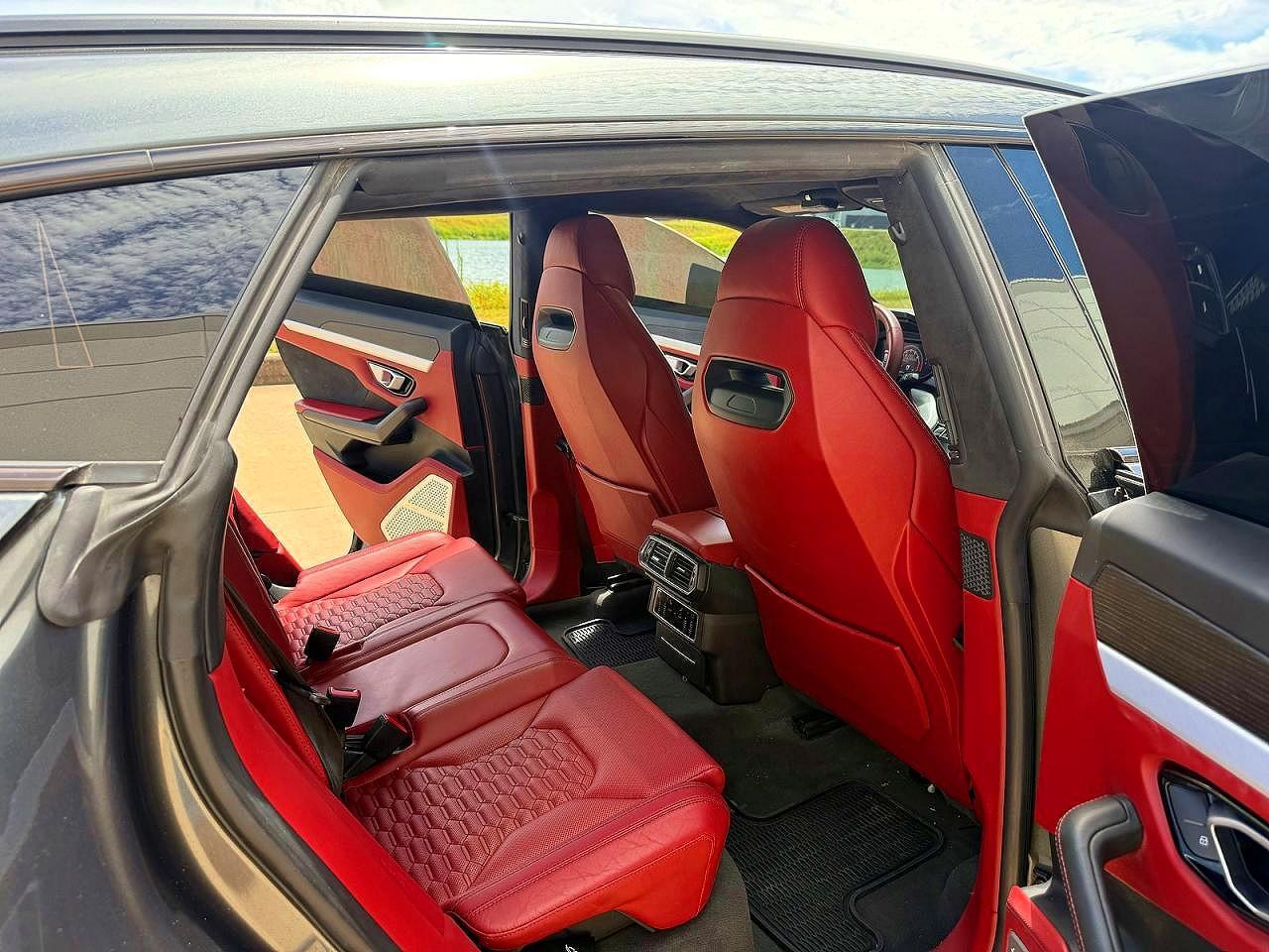 2019 LAMBORGHINI URUS — Фото 6 из 10