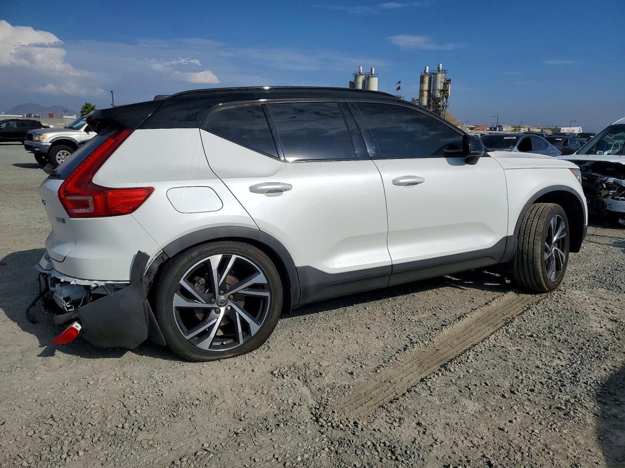 YV4162UM5L2348409 2020 VOLVO XC40 photo no. 3