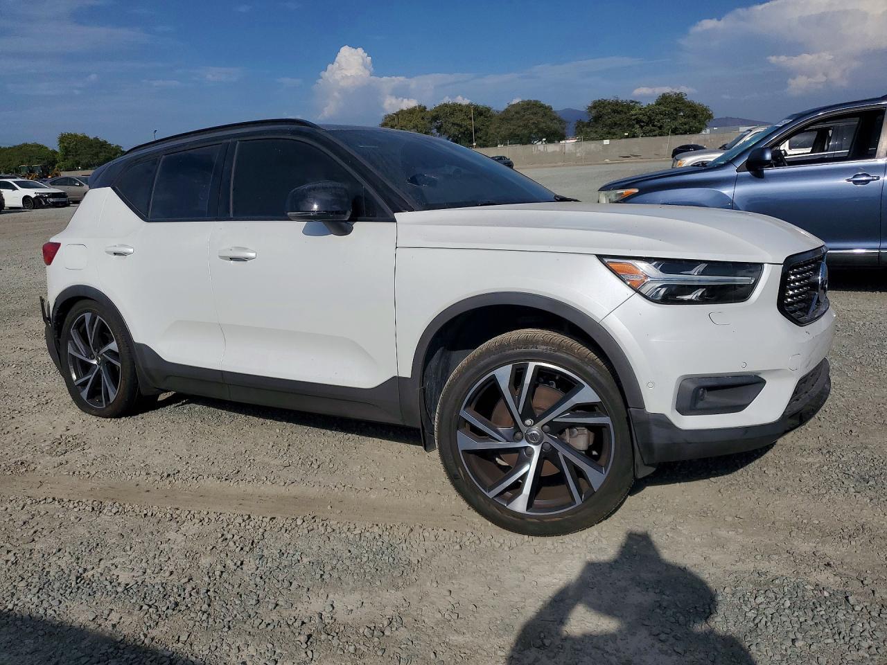 YV4162UM5L2348409 2020 VOLVO XC40 photo no. 4