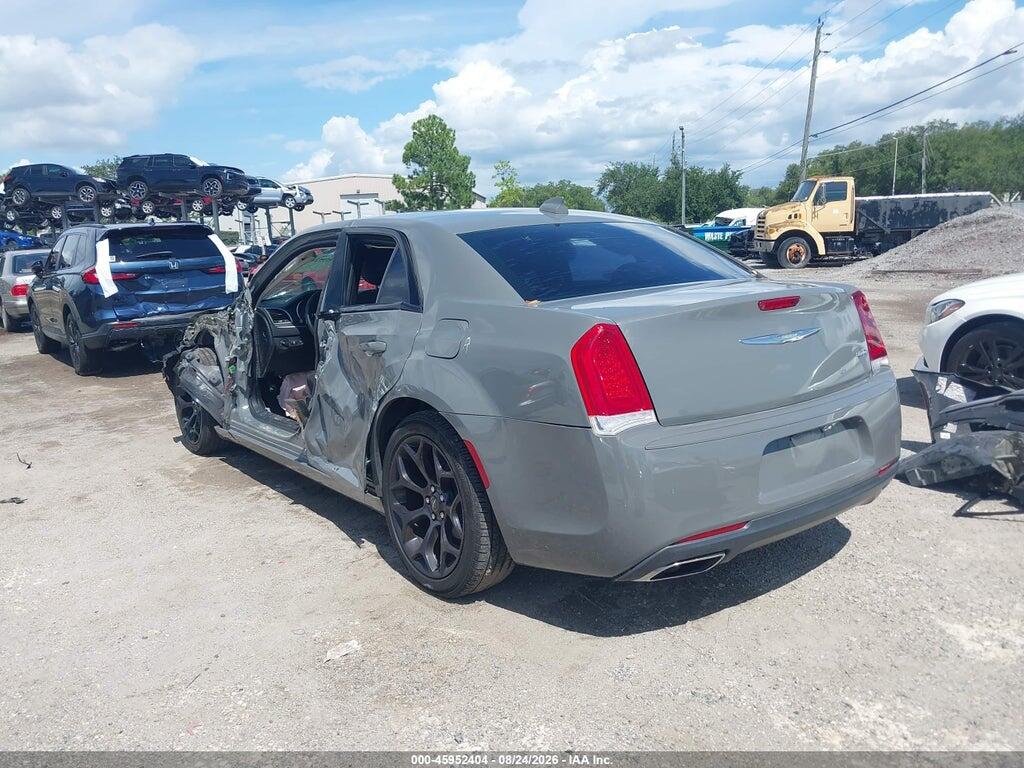 2C3CCAAG0KH612174 2019 CHRYSLER 300 photo no. 3