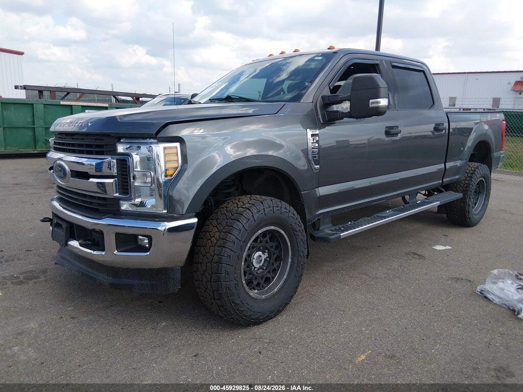 1FT7W2B66JEB10615 2018 FORD F-250 photo no. 2