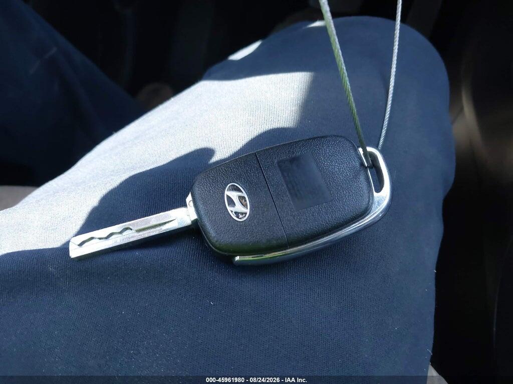 5NMZU3LB5HH007256 2017 HYUNDAI SANTA FE SPORT photo no. 11