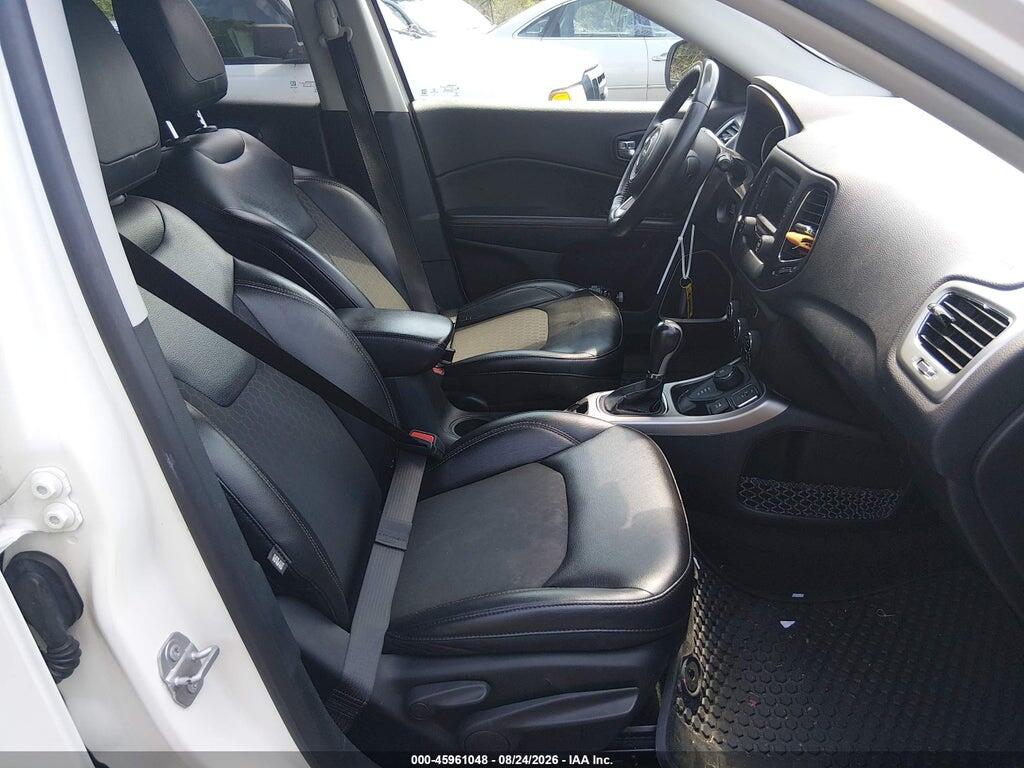 3C4NJDBB6JT314054 2018 JEEP COMPASS photo no. 5