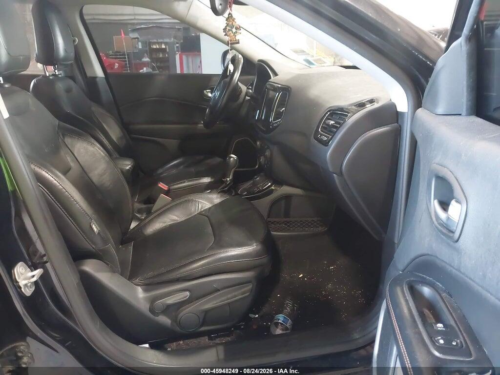 3C4NJDCB1JT108123 2018 JEEP COMPASS photo no. 5