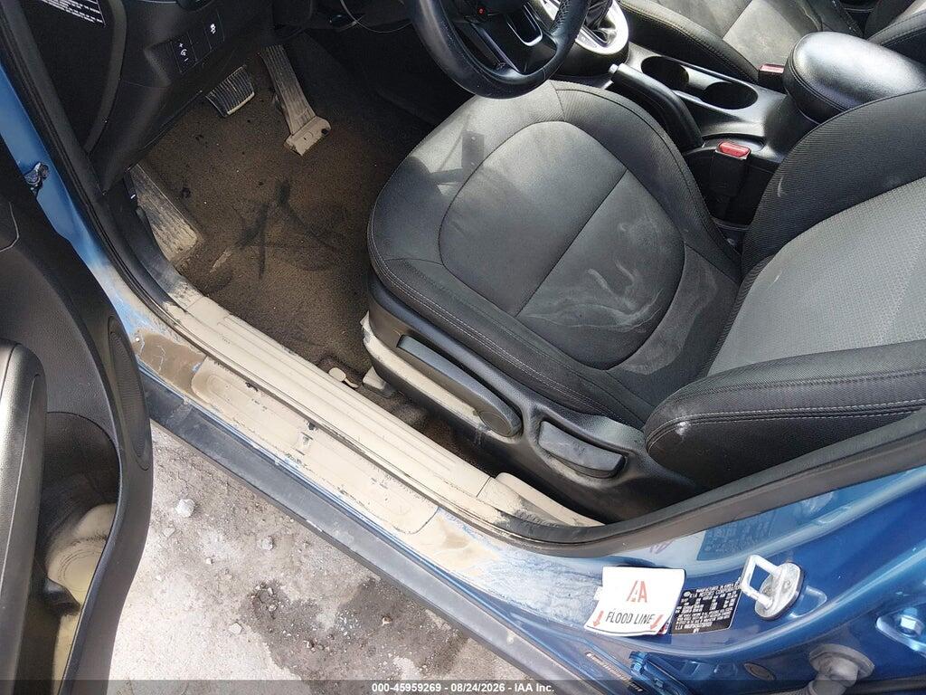 KNDJP3A56J7587020 2018 KIA SOUL photo no. 6