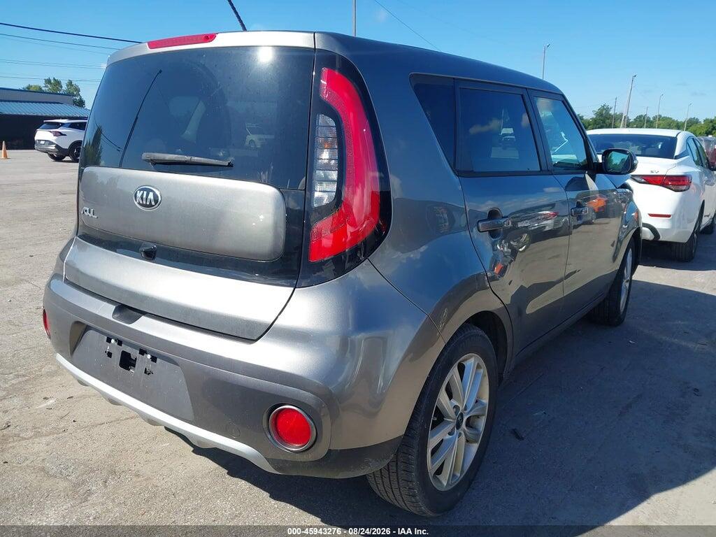 KNDJP3A50J7581858 2018 KIA SOUL photo no. 4