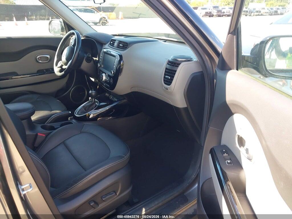 KNDJP3A50J7581858 2018 KIA SOUL photo no. 5