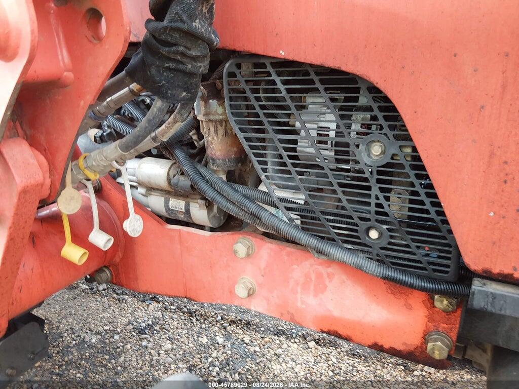 00000000000077747 2018 KUBOTA M7060D TRACTOR AND LOADER photo no. 11