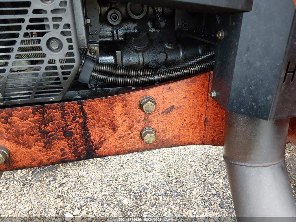 00000000000077747 2018 KUBOTA M7060D TRACTOR AND LOADER photo no. 12