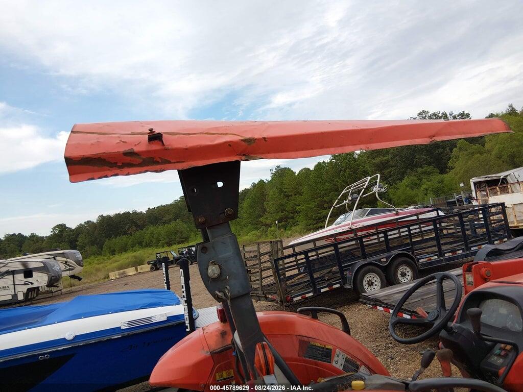 00000000000077747 2018 KUBOTA M7060D TRACTOR AND LOADER photo no. 6