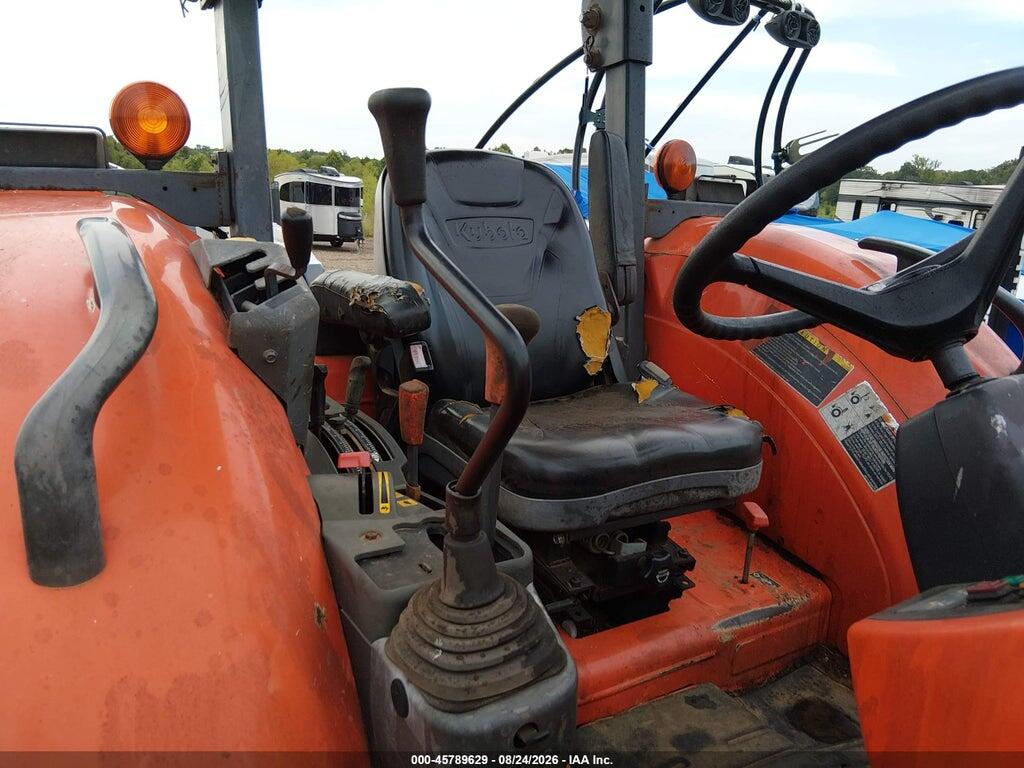00000000000077747 2018 KUBOTA M7060D TRACTOR AND LOADER photo no. 8