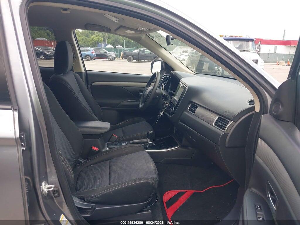 JA4AZ3A35JZ057239 2018 MITSUBISHI OUTLANDER photo no. 5