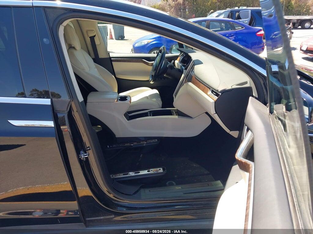 5YJXCBE25HF078461 2017 TESLA MODEL X photo no. 5