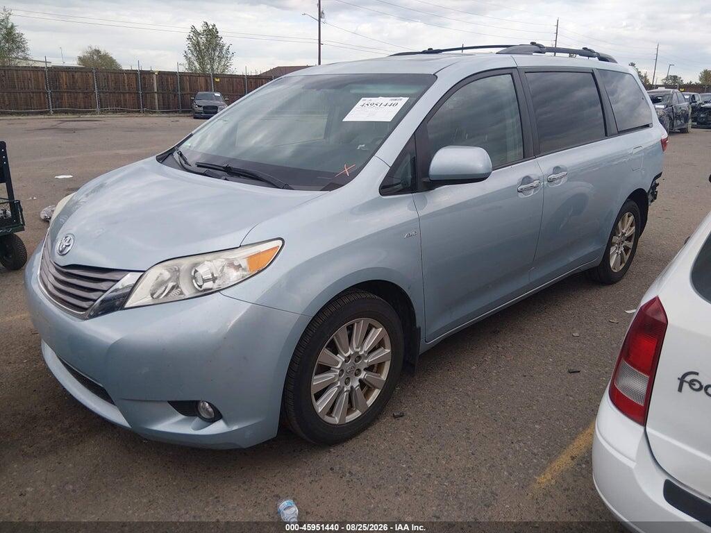 5TDDZ3DC0HS154732 2017 TOYOTA SIENNA photo no. 2