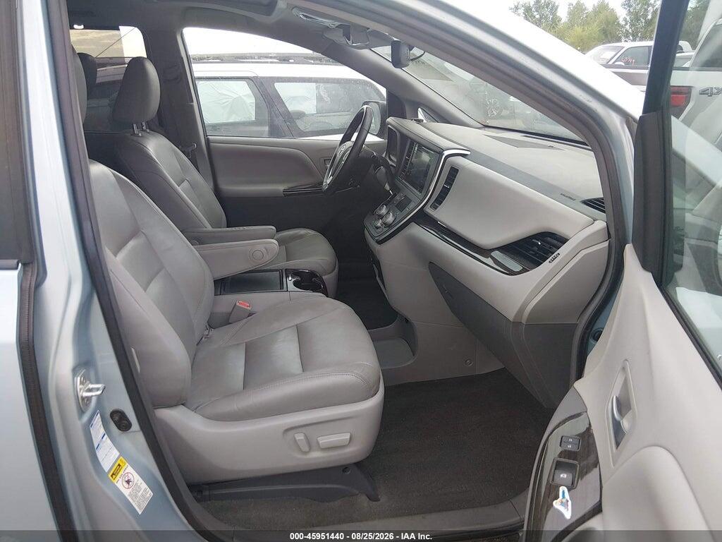 5TDDZ3DC0HS154732 2017 TOYOTA SIENNA photo no. 5