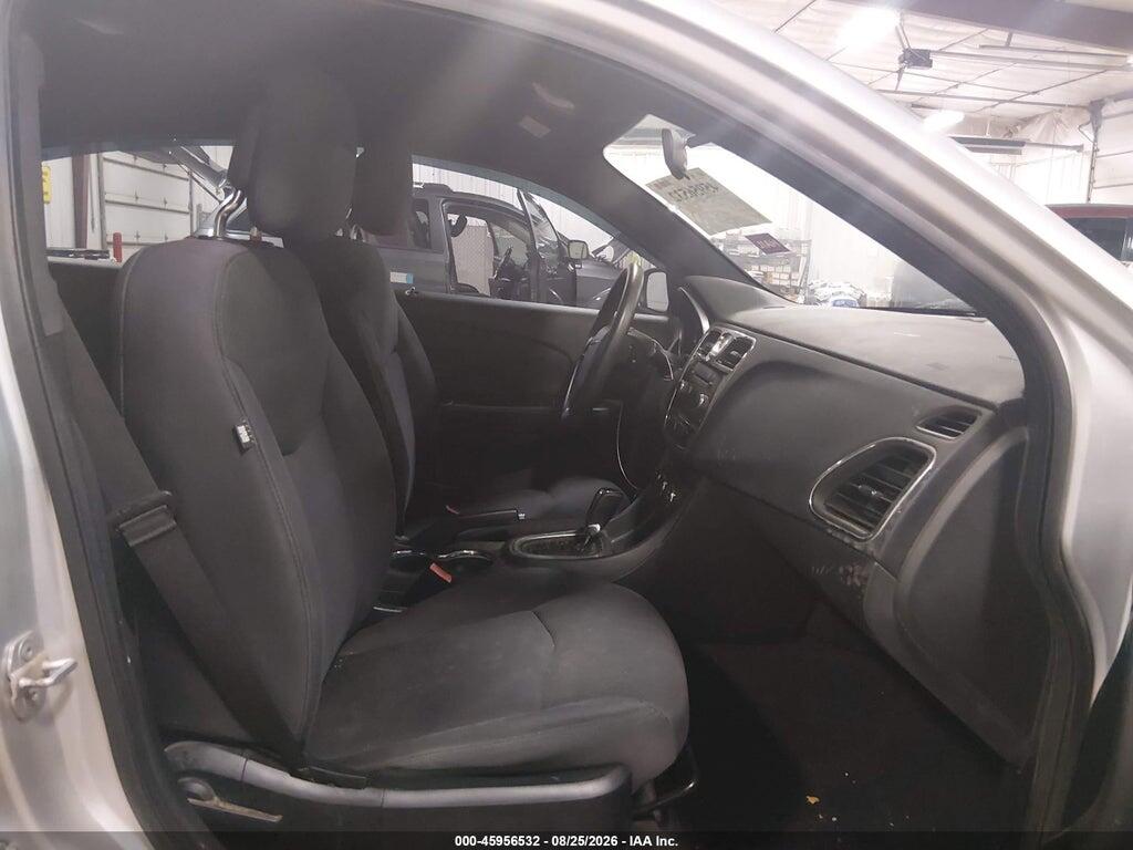 1C3CCBABXCN200072 2012 CHRYSLER 200 photo no. 5