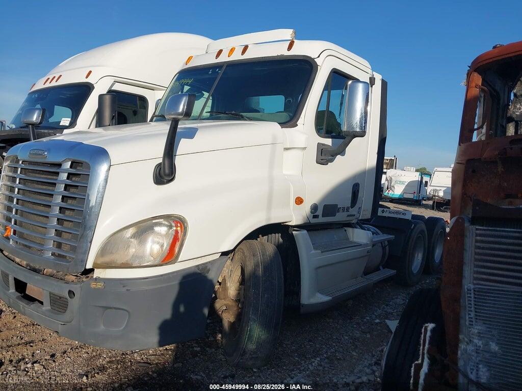 1FUJGEDV4CSBU7753 2012 FREIGHTLINER CASCADIA 125 photo no. 2