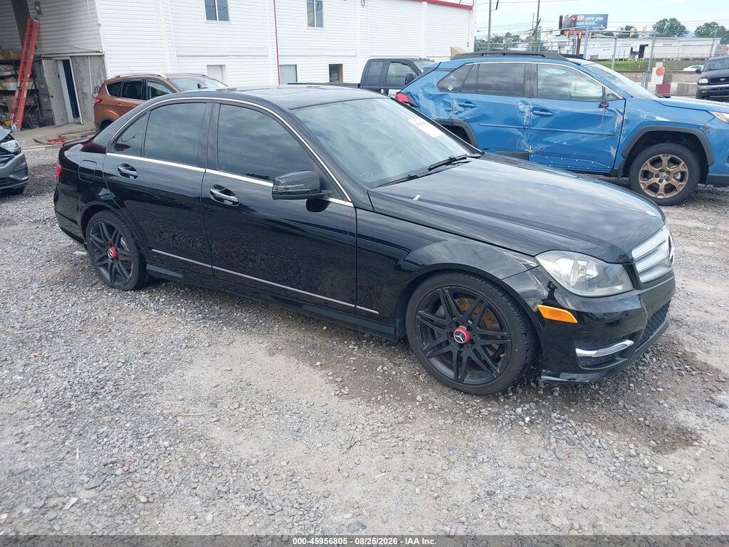 2013 MERCEDES-BENZ C 300 WDDGF8AB4DA824004