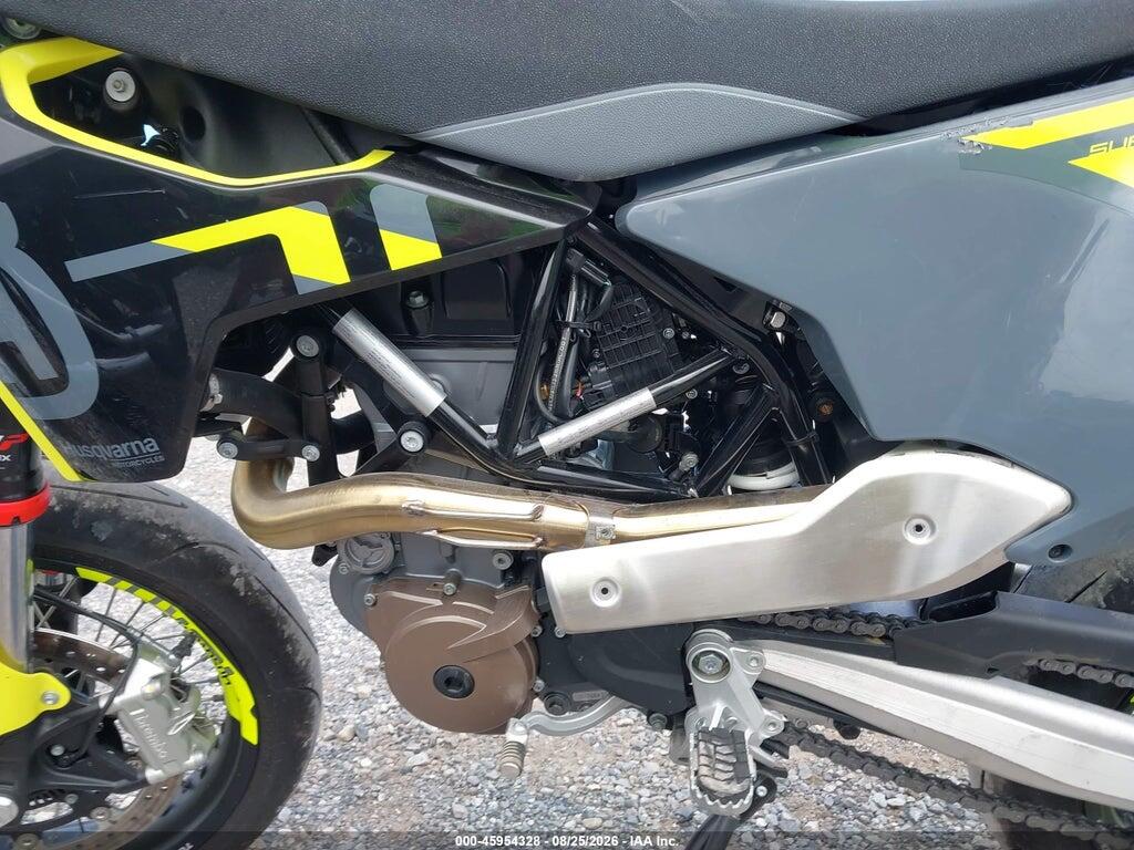 VBKUSV402RM772863 2024 HUSQVARNA SUPERMOTO 701 photo no. 9