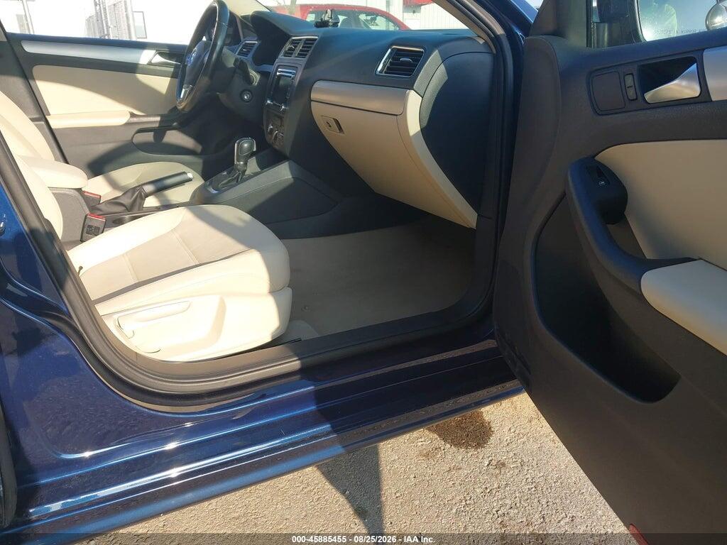 03VWLL7AJ8CM08713 2012 VOLKSWAGEN JETTA photo no. 5