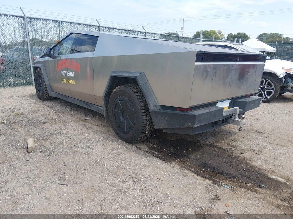 7G2CEHEDXSA071035 2025 TESLA CYBERTRUCK photo no. 3