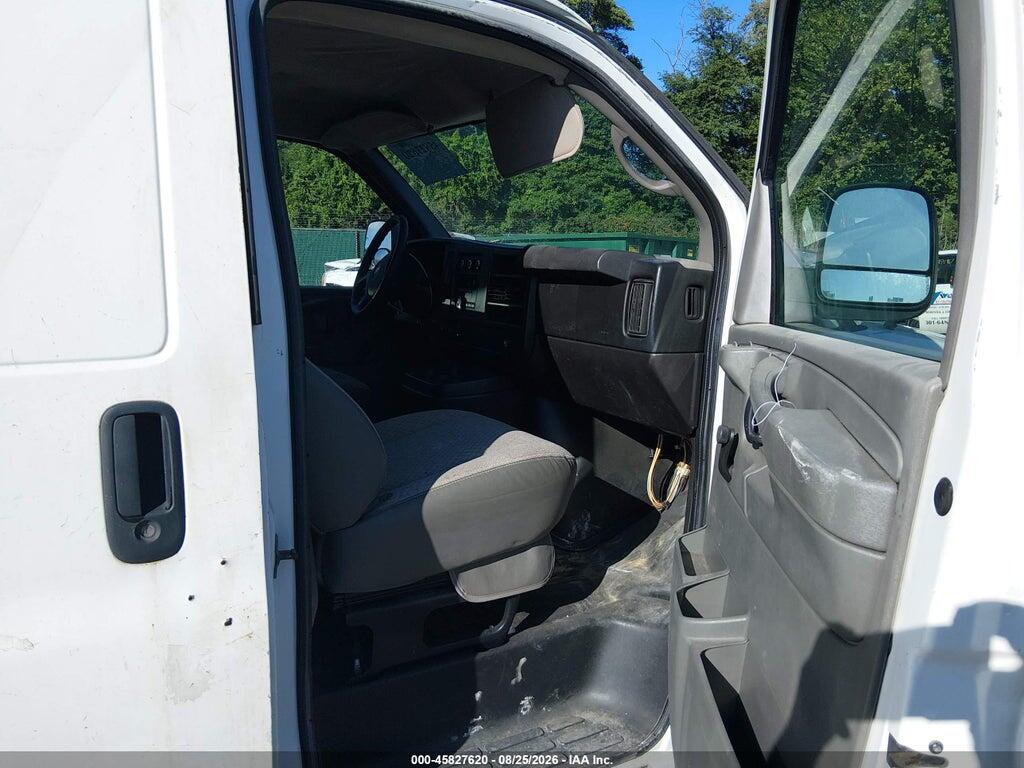 1GCWGFCA4B1167102 2011 CHEVROLET EXPRESS 2500 photo no. 5