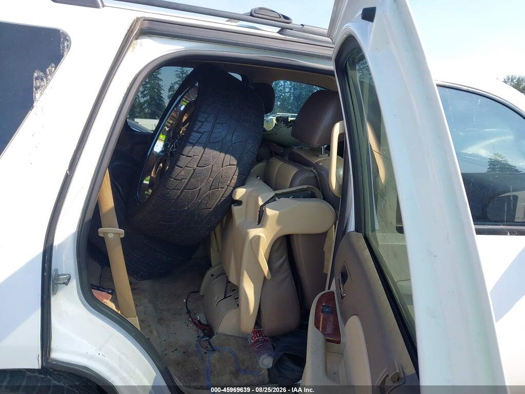 1GNSCAE0XBR390576 2011 CHEVROLET TAHOE photo no. 8