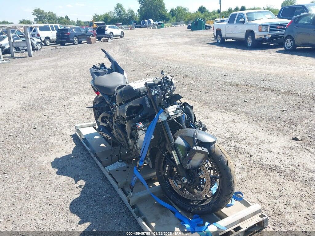 2021 SUZUKI GSX-R1000 JS1DM11B3M7100113