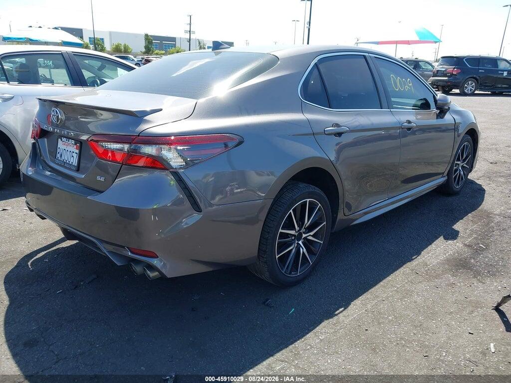 4T1G11AKXMU575962 2021 TOYOTA CAMRY photo no. 4