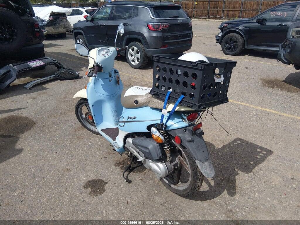 RFBB1A0419B520727 2009 KYMCO USA INC PEOPLE photo no. 3