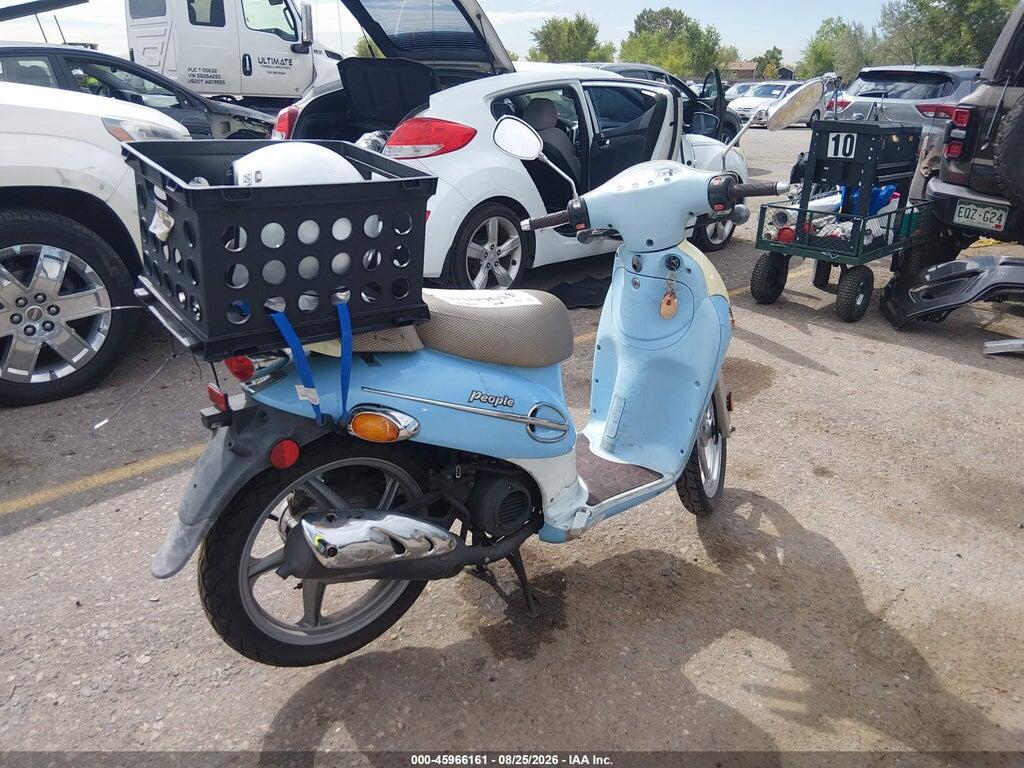 RFBB1A0419B520727 2009 KYMCO USA INC PEOPLE photo no. 4