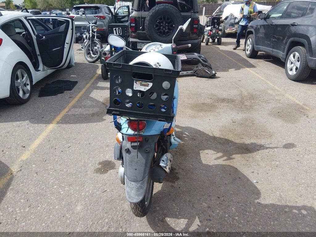 RFBB1A0419B520727 2009 KYMCO USA INC PEOPLE photo no. 6