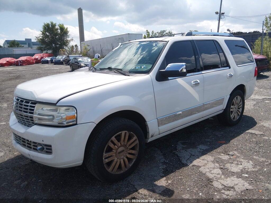 5LMJJ2J52BEJ09615 2011 LINCOLN NAVIGATOR photo no. 2
