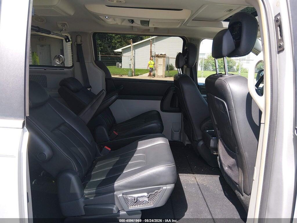 2A4RR5DX2AR290387 2010 CHRYSLER TOWN & COUNTRY photo no. 8