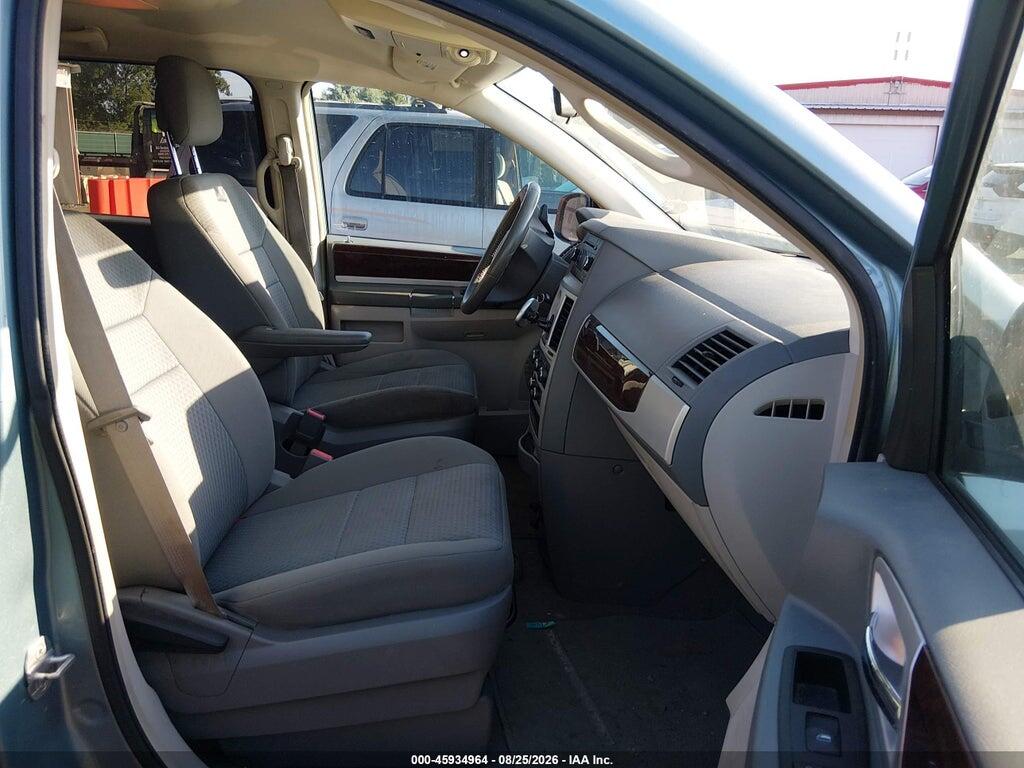 2A4RR5D15AR392455 2010 CHRYSLER TOWN & COUNTRY photo no. 5